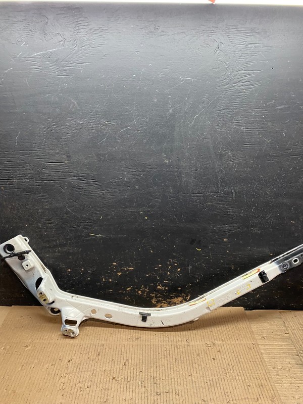 2020 to 2023 Ford Explorer Right RH Upper Tic Bar Oem w5995 DG