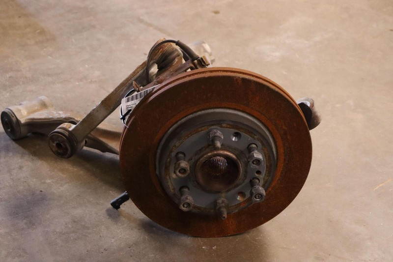 2015-2016 CHEVY TAHOE 4WD FRONT RIGHT SPINDLE KNUCKLE WHEEL HUB COMPLETE OEM