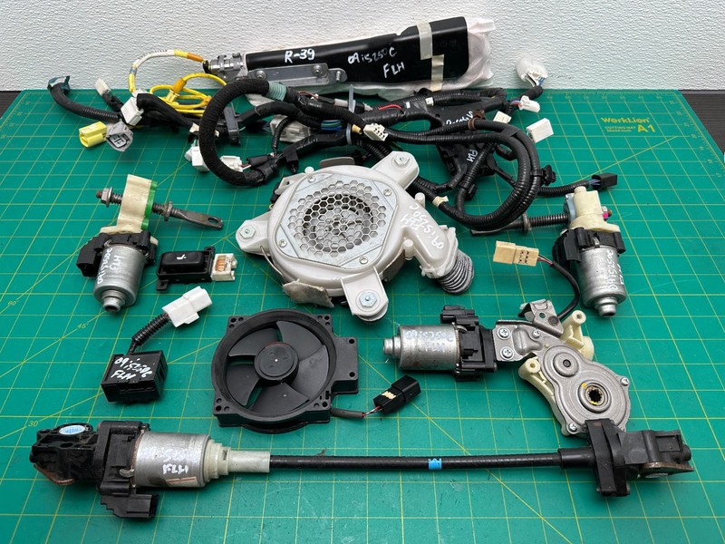 10-12 Lexus IS250 FRONT LEFT SEAT MOTOR / FAN / WIRE HARNESS SET OEM