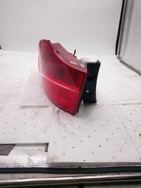 Used Right Tail Light Assembly fits: 2015 Hyundai Santa fe SWB Sport incandescen