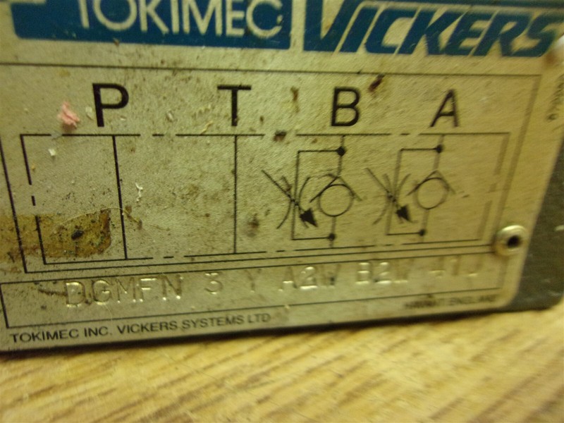 Vickers DGMFN 3Y A2W B2W 41J Tokimec Valve *FREE SHIPPING*