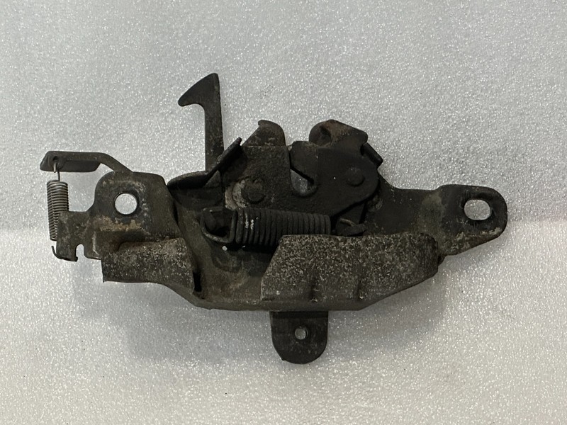 96-00 TOYOTA 4RUNNER HOOD LATCH #003