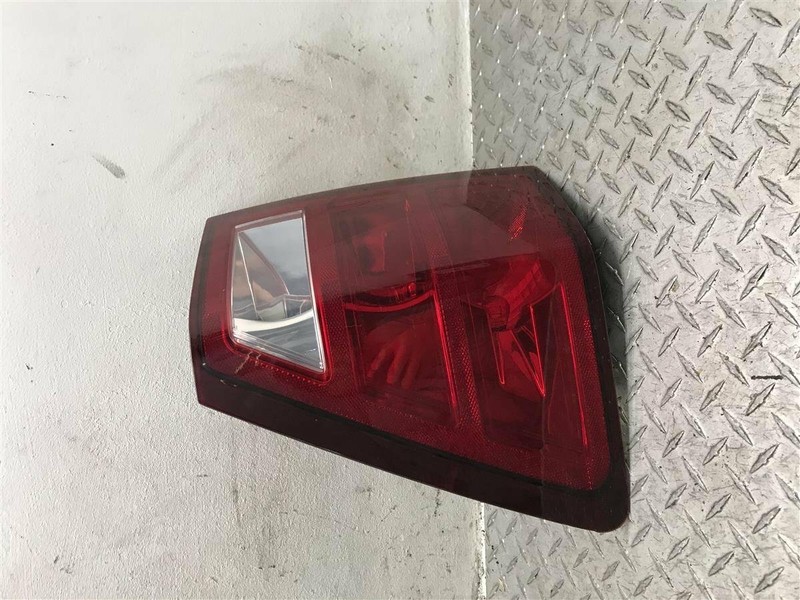 2005-2006 JEEP GRAND CHEROKEE PASSENGER SIDE TAILLIGHT LAMP OEM 55156614AF