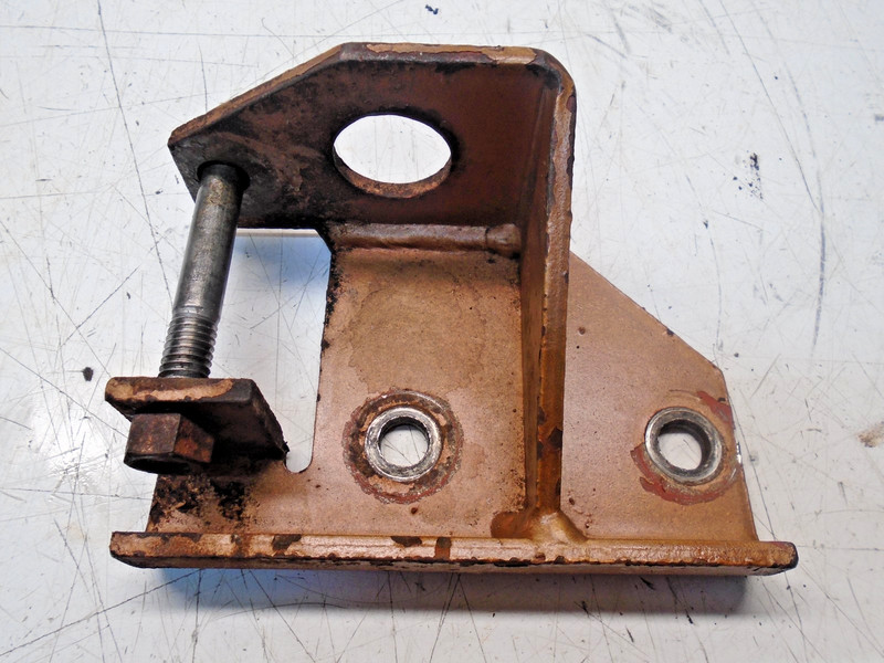 L4 Universal Atomic 4 Lifting Eye & Alternator Bracket 261133