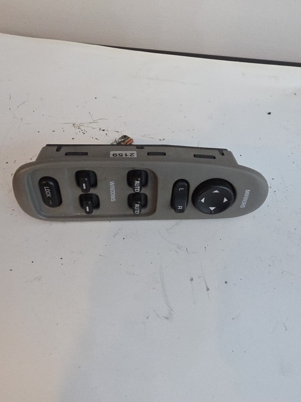 2000-2005 BUICK LESABRE Driver Door Master Window Switch Control Left 25654433