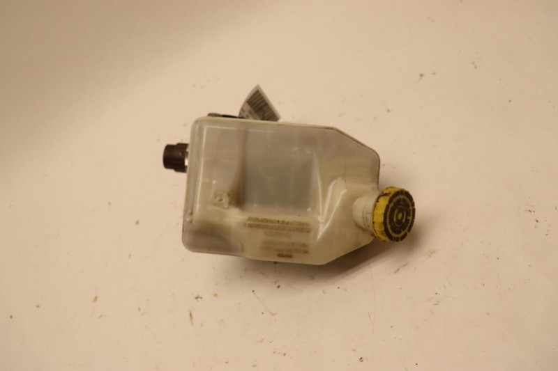 2012-2020 DODGE GRAND CARAVAN POWER BRAKE MASTER CYLINDER W/ RESERVOIR OEM