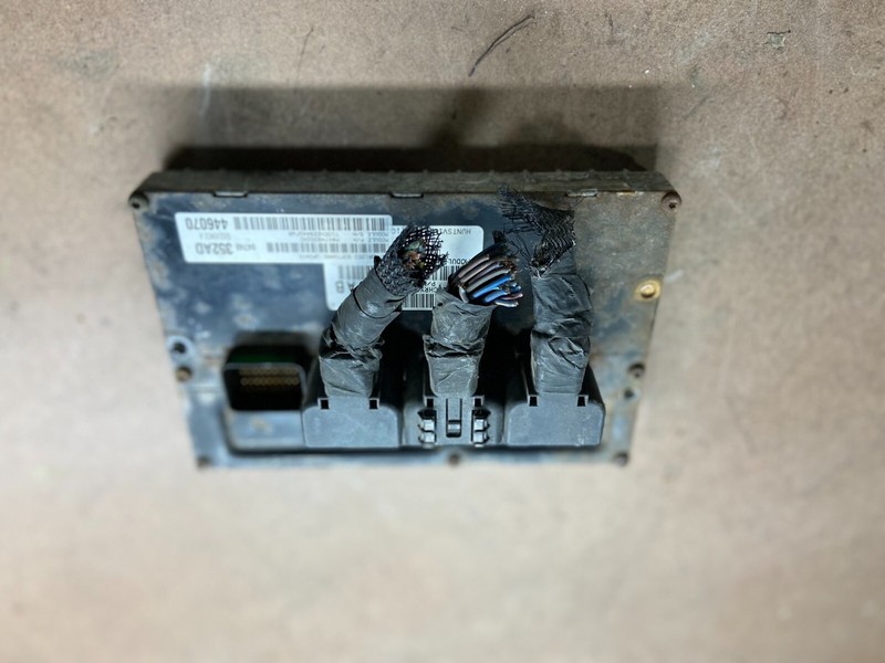 2005 Chrysler Pacifica Engine Control ECM P04748352AD H3899 PS