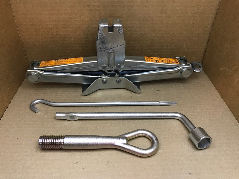 2008-2013 NISSAN ROGUE EMERGENCY SPARE TIRE SCISSOR JACK 99550 EQ56C OEM