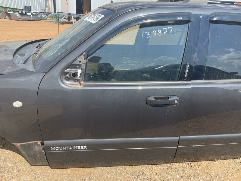 2006-2010 MERCURY MOUNTAINEER FRONT DRIVER SIDE DOOR BLACK LOCAL PICKUP ONLY