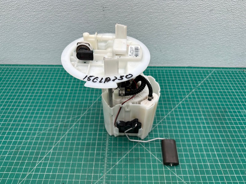 14-19 Mercedes CLA250 C117 FUEL GAS TANK PUMP UNIT OEM