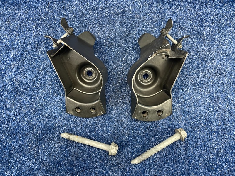 2016–19 Buick Cascada Front Bumper Impact Bar Lower Bracket Set L R OEM 13377719