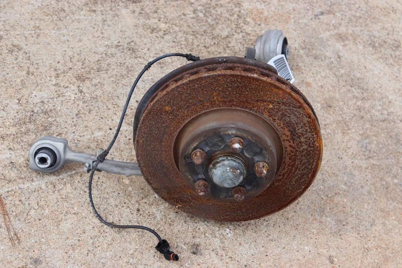 2010-2016 MERCEDES E350 W212 SEDAN RWD FRONT LEFT SPINDLE KNUCKLE WHEEL HUB OEM