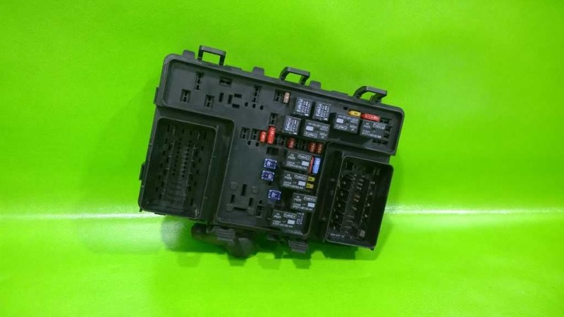13 14FUSION ENGINE FUSE RELAY BOX OEM 4146-20