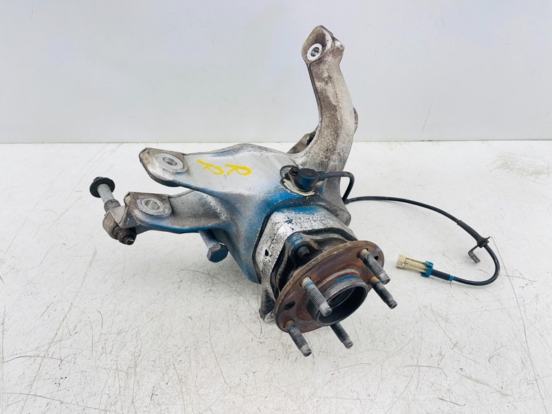 1991-1996 Chevrolet Corvette C4 Rear Right Knuckle Hub Spindle OEM 10270127