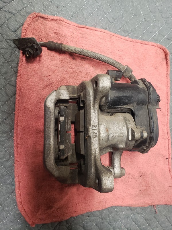2018-2024 CHEVROLET EQUINOX AWD 1.5L REAR LEFT SIDE DISC BRAKE CALIPER OEM