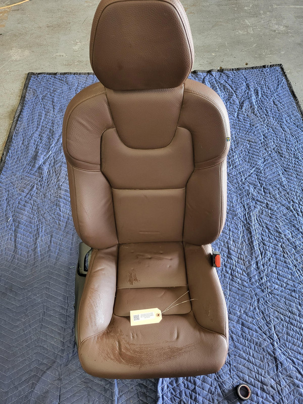 2018-2024 Volvo XC60 Right Passenger Front Seat 2.0L FWD 38k Miles OEM