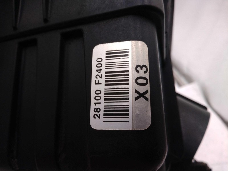 Used Air Cleaner Assembly fits: 2018 Hyundai Elantra Hatchback GT 2.0 Grade A