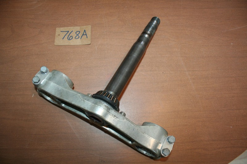 1984 Yamaha FJ1100 Triple Tree Steering Stem Lower Clamp OEM 84 B