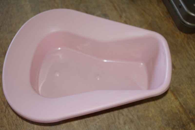 NEW Box of 49 Medline Stack-A-Pan Bedpan, Mauve DYND80245 *FREE SHIPPING*