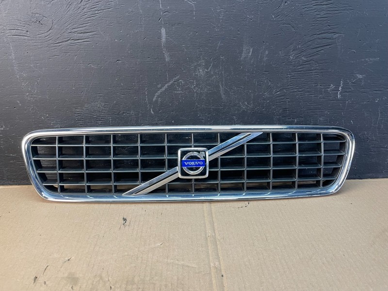 2005 2006 2007 Volvo S40 Front Upper Grille Grill 08620116 OEM AB7944 DG