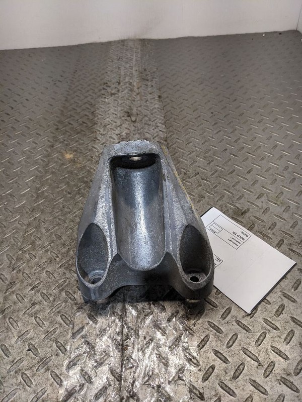 10-15 Camaro SS 6.2L Ls3 Motor Mount Bracket Engine Pedestal Lh Aa7313 1181336