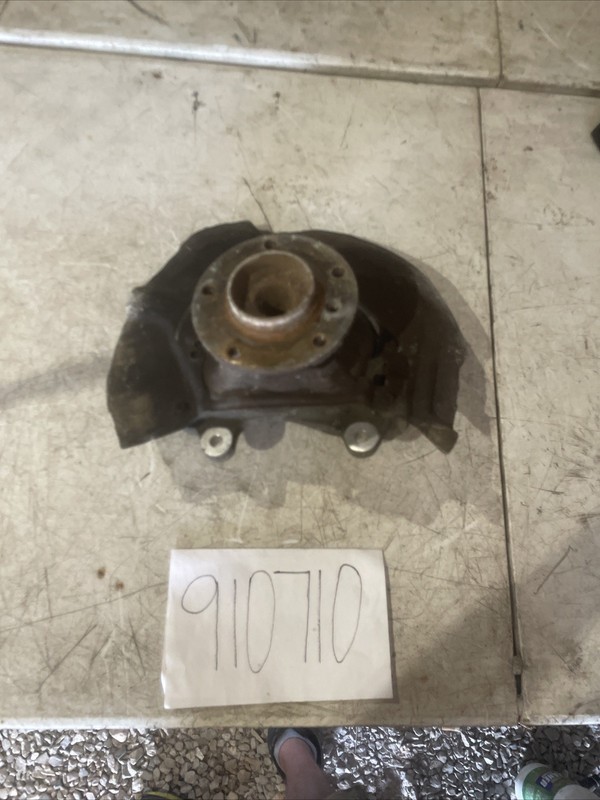 2004-2008BMW 528I Front Driver LeftSpindle/Knuckle w/Hub