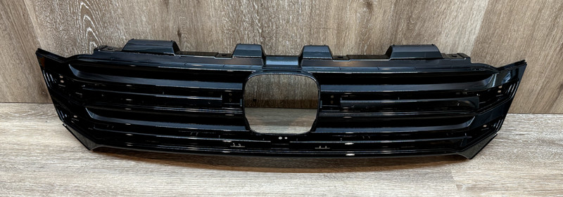 2016-18 HONDA PILOT GRILLE ASSY OEM PART# 71121-TG7-A11