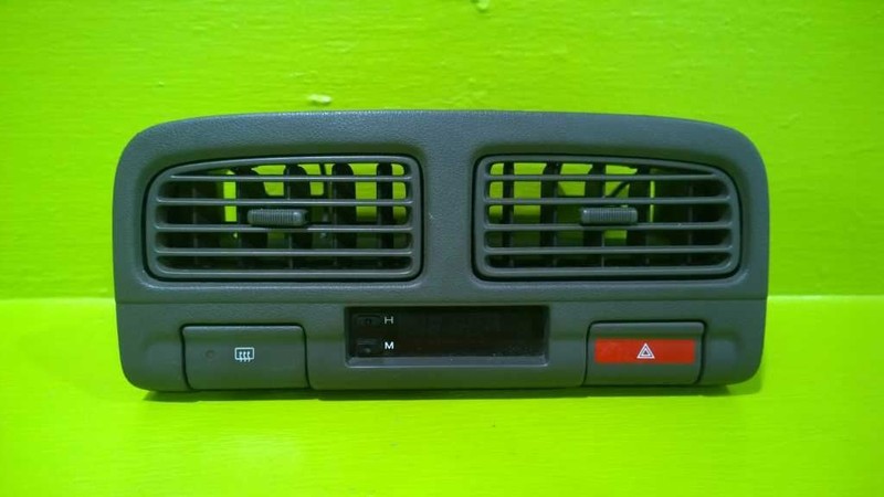 96 97 98 99 INFINITI I30 DASH CLOCK HAZARD DEFROST SWITCH AIR VENTS 2879-18