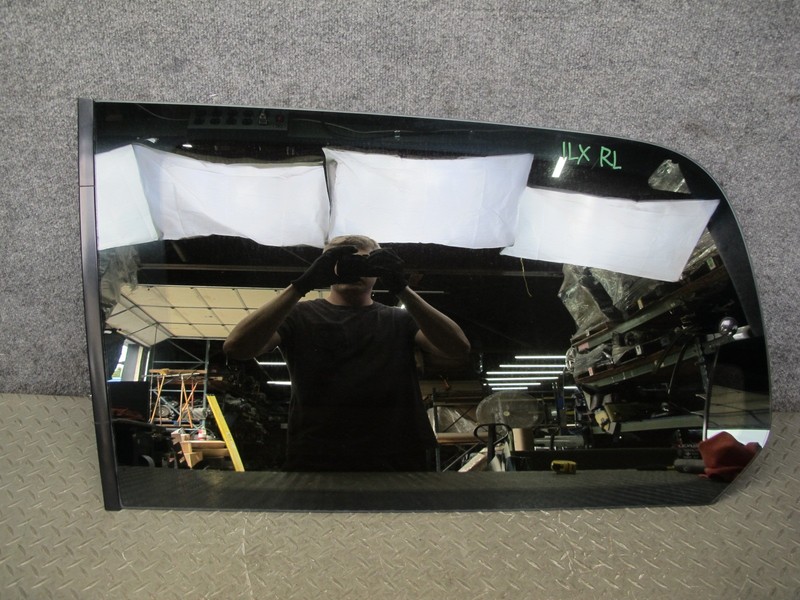 2001-2003 LEXUS J100 LX470 REAR LEFT DRIVER SIDE QUARTER GLASS WINDOW