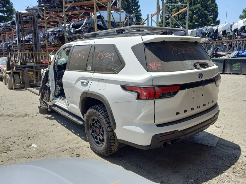 Chassis ECM Network Gateway Right Hand Dash Fits 22-25 TUNDRA 561112