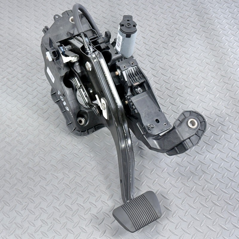 ✅ 2019-26 RAM 1500 5th Gen. OEM BRAKE PEDAL w/ SENSOR PAD BRACKET Mopar 68K