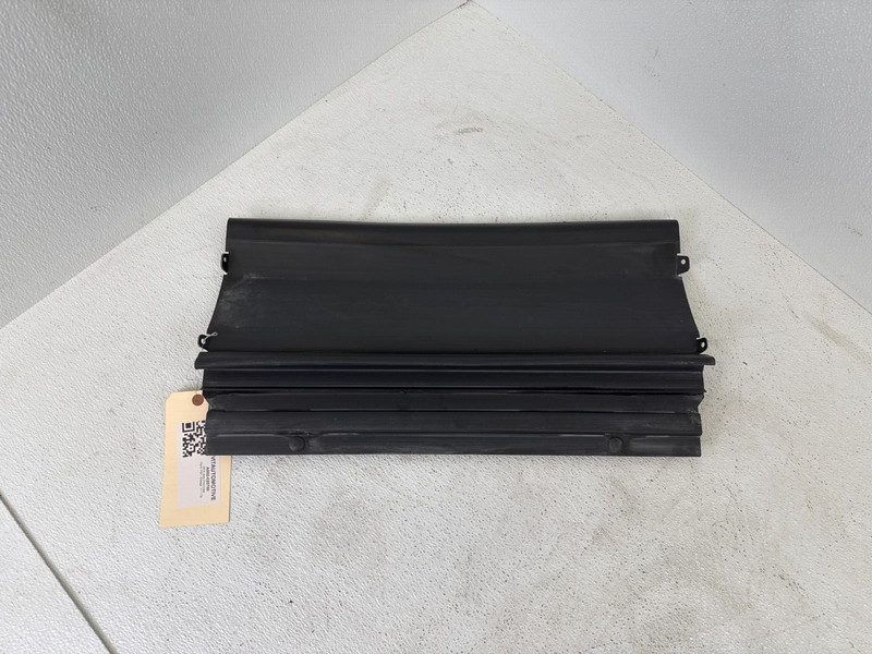2014 - 2018 JEEP CHEROCKEE BOTTOM RADIATOUR PLASTIC TRIM T510061AC OEM