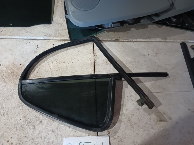 1998 - 2002 Mercedes ML500 ML430 W163 Rear Right Pass Door Window Vent Glass