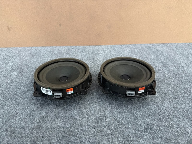 KIA STINGER 18-23 OEM REAR LEFT AND RIGHT DOOR SPEAKERS HARMAN KARDON (PAIR)