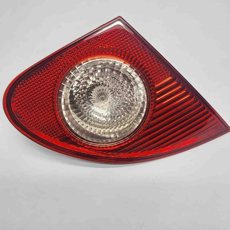 2006 Corolla LH Driver Side Decklid Tail Light Assembly 8168002030