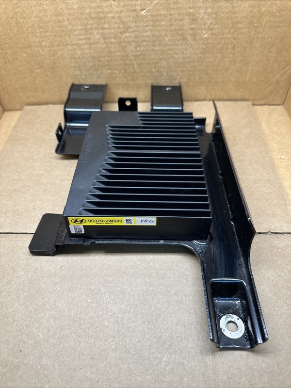 2016 - 2020 Hyundai Santa Fe Sport Infinity Harman OEM Amplifier 96370-2W600