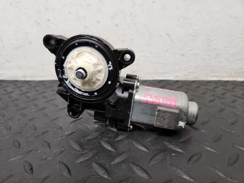 17-20 Hyundai Elantra Front Left Driver Power Window Motor OEM 82450-F2000