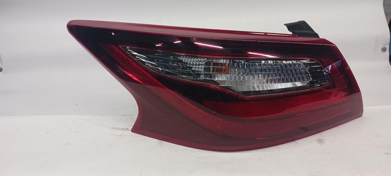 16-'17 NISSAN ALTIMA Left driver outer Taillight w/smoked option OEM Grade A!