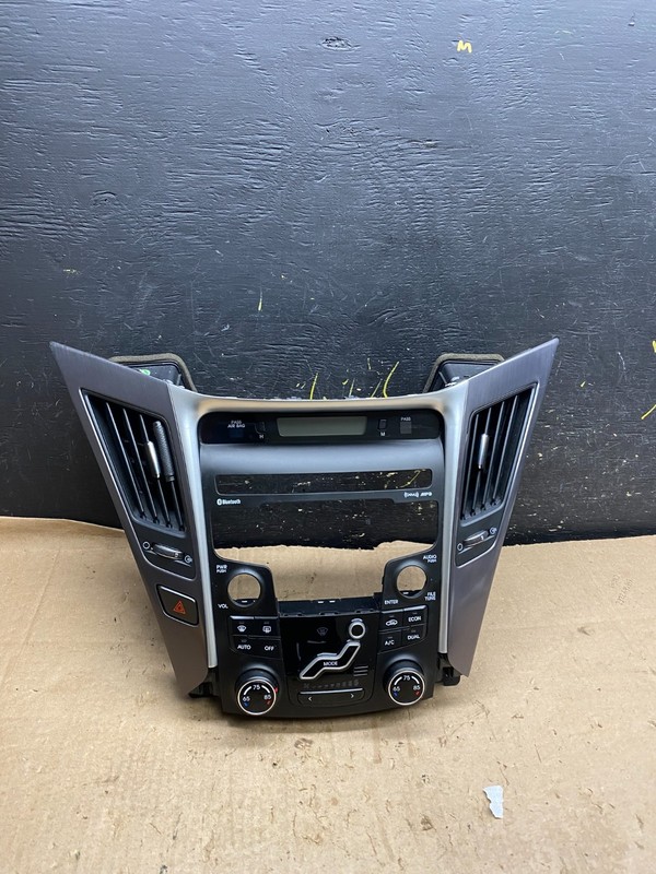 2011 to 2014 Hyundai Sonata Center Radio Climate Control Air Vent Bezel Z1819 DG