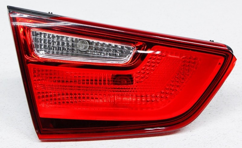 OEM Kia Optima 2014-15 Left Driver Side Halogen Tail Lamp 92403-4C500 Lens Chips
