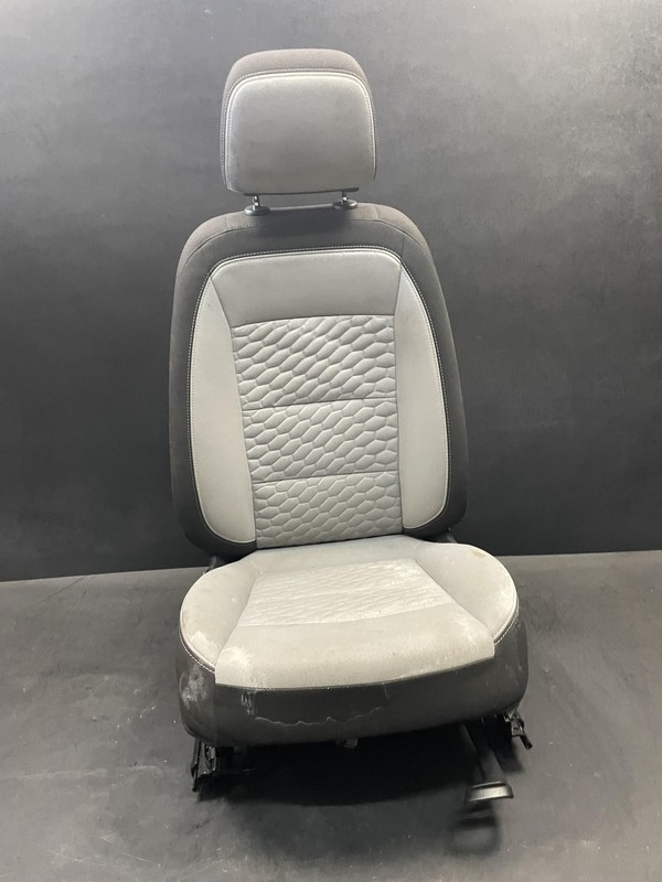 Front Right Seat Cloth 2019 Chevrolet Equinox 2018 2020 2021 X