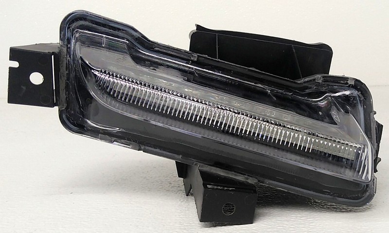 OEM Chevrolet Camaro LT, LS, RS Right Passenger Side LED Fog Lamp Missing Tab