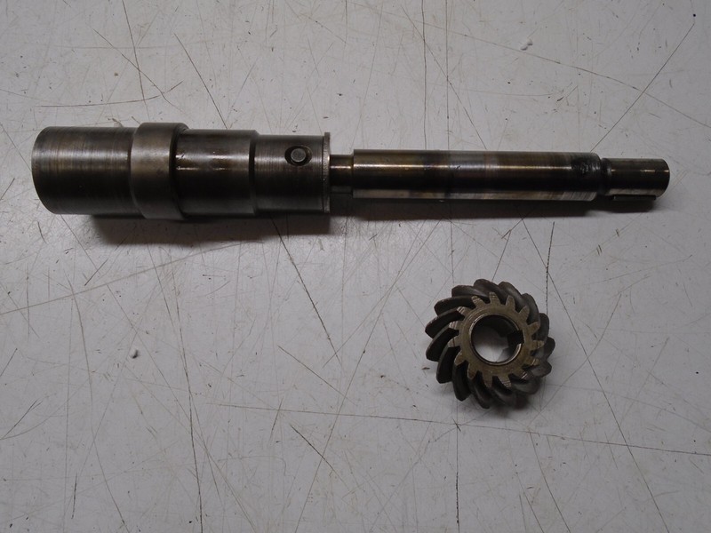 C3a Vintage Johnson Evinrude 7.5hp Outboard Model 7524 Pinion Shaft Gear 376073