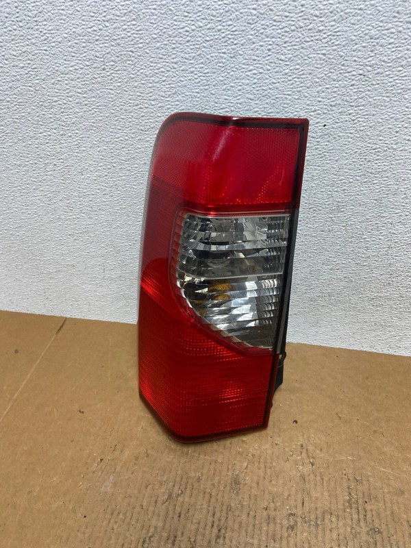 2002 2003 2004 Nissan Xterra Left Driver Side Tail Light Oem AE1460 LK