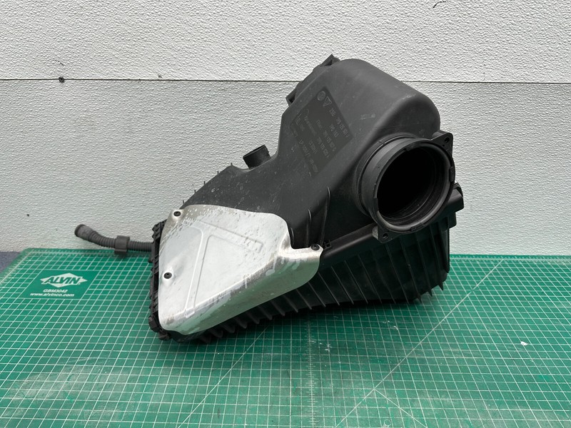 11-17 Volkswagen Touareg 3.6L V6 ENGINE AIR CLEANER INTAKE FILTER BOX OEM