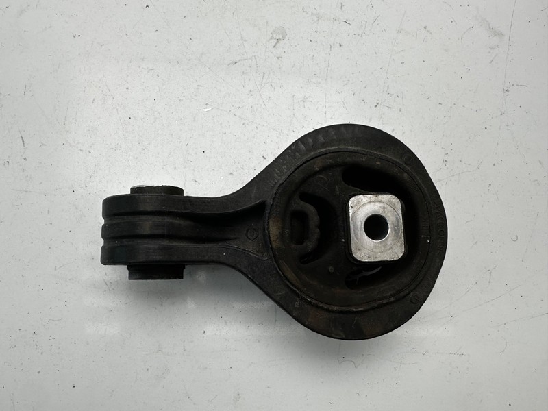 2013-2020 NISSAN PATHFINDER REAR ENGINE MOTOR TORQUE MOTOR MOUNT OEM