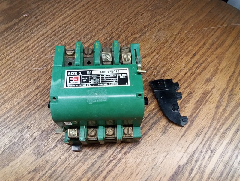 FURNAS 14DF32BC81 Motor Starter (BROKEN MOUNTING PLATE)