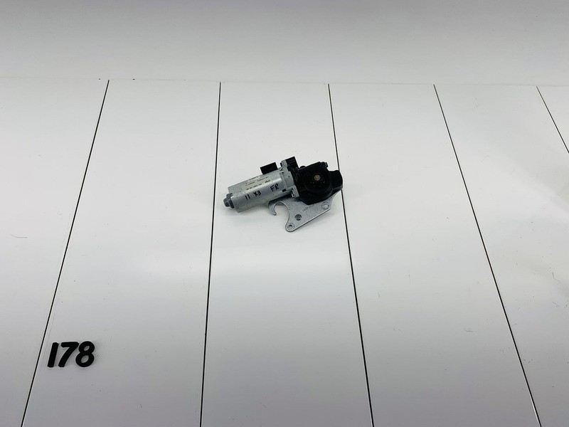 11-17 BMW X3 F25 FRONT RIGHT PASSENGER SIDE SEAT INCLINATION ADJUST MOTOR OEM