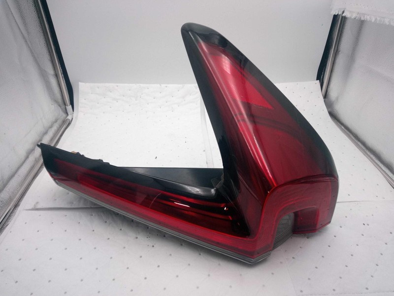 2020 Honda CR-V Right Tail Light Assembly Red OEM 710812 101K Miles