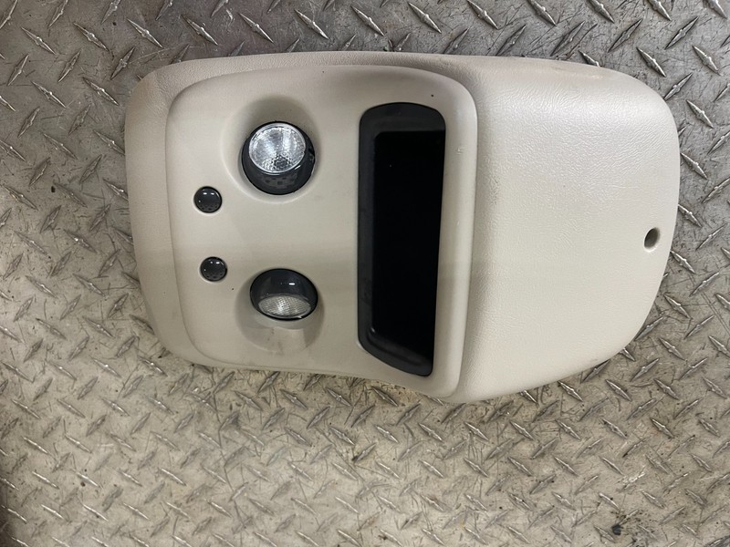 99-06 OEM Chevy Silverado Yukon Tahoe Overhead Console Dome Map Light Beige